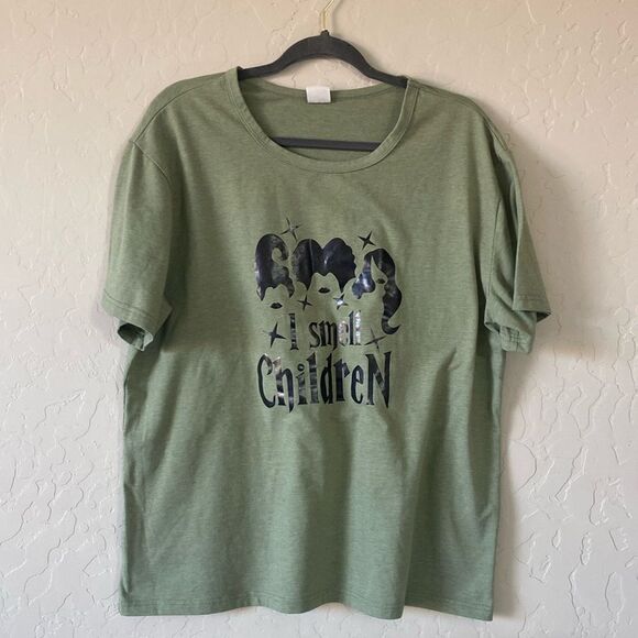 Hocus Pocus “I Smell Children” Green Graphic Tee with Bold Design - Picture 1 of 4